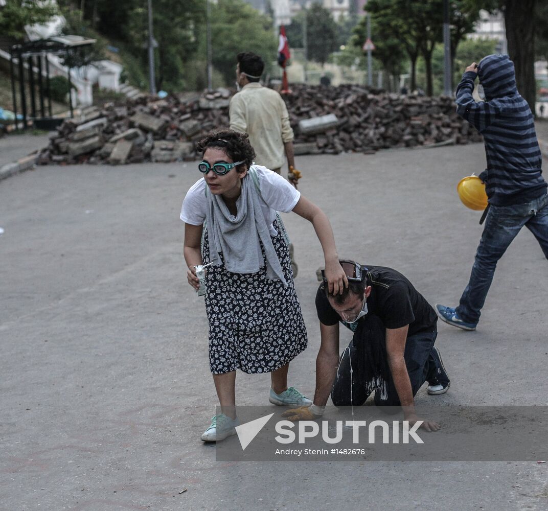 Protesters clash with police in Turkey