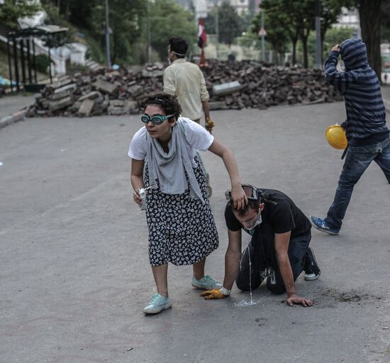 Protesters clash with police in Turkey
