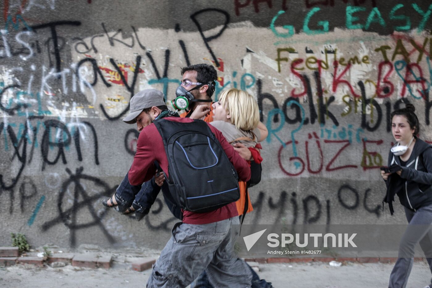 Protesters clash with police in Turkey