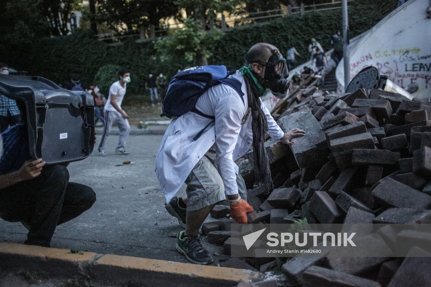 Protesters clash with police in Turkey