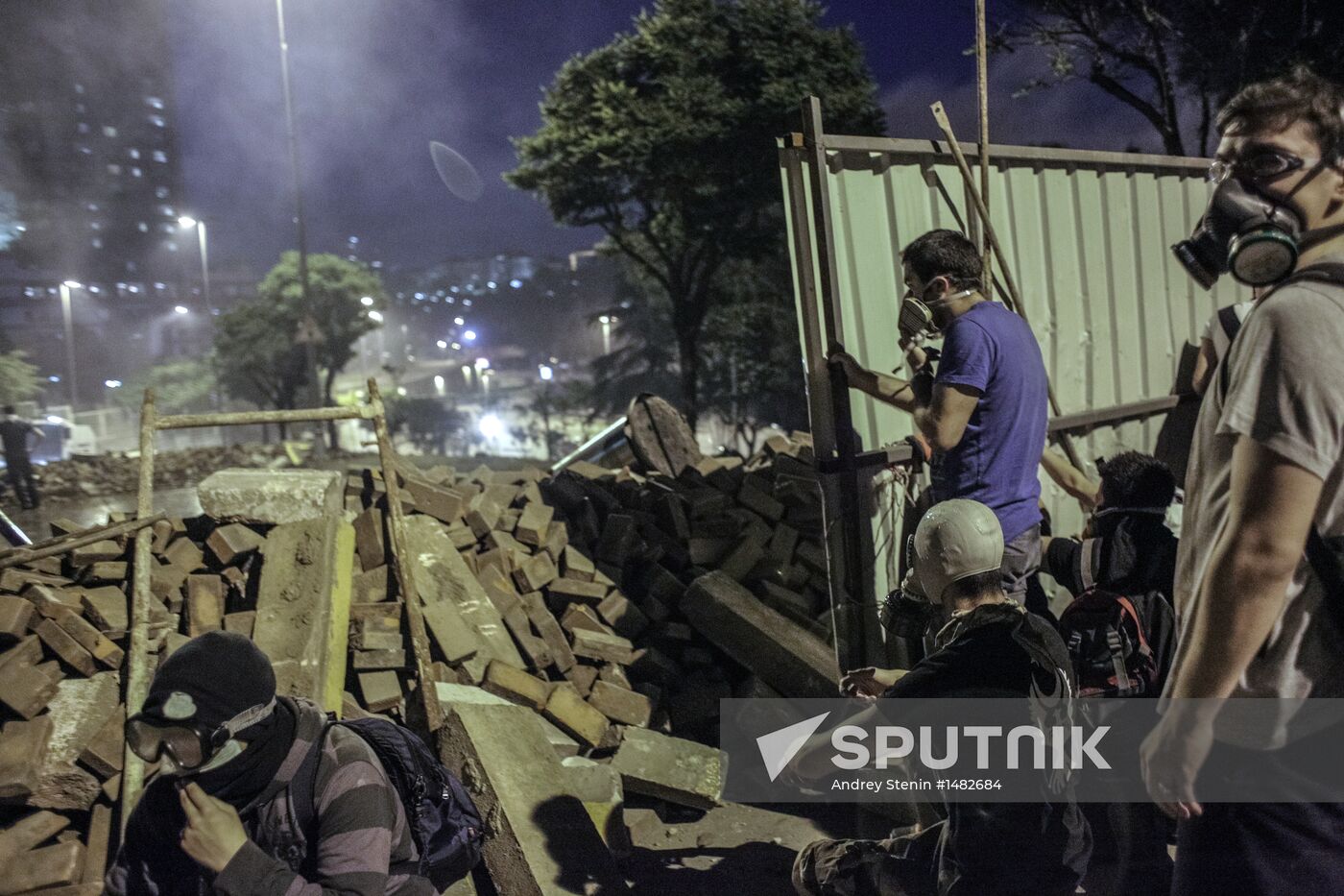 Protesters clash with police in Turkey