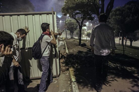 Protesters clash with police in Turkey