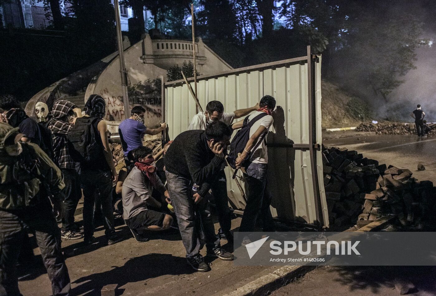 Protesters clash with police in Turkey