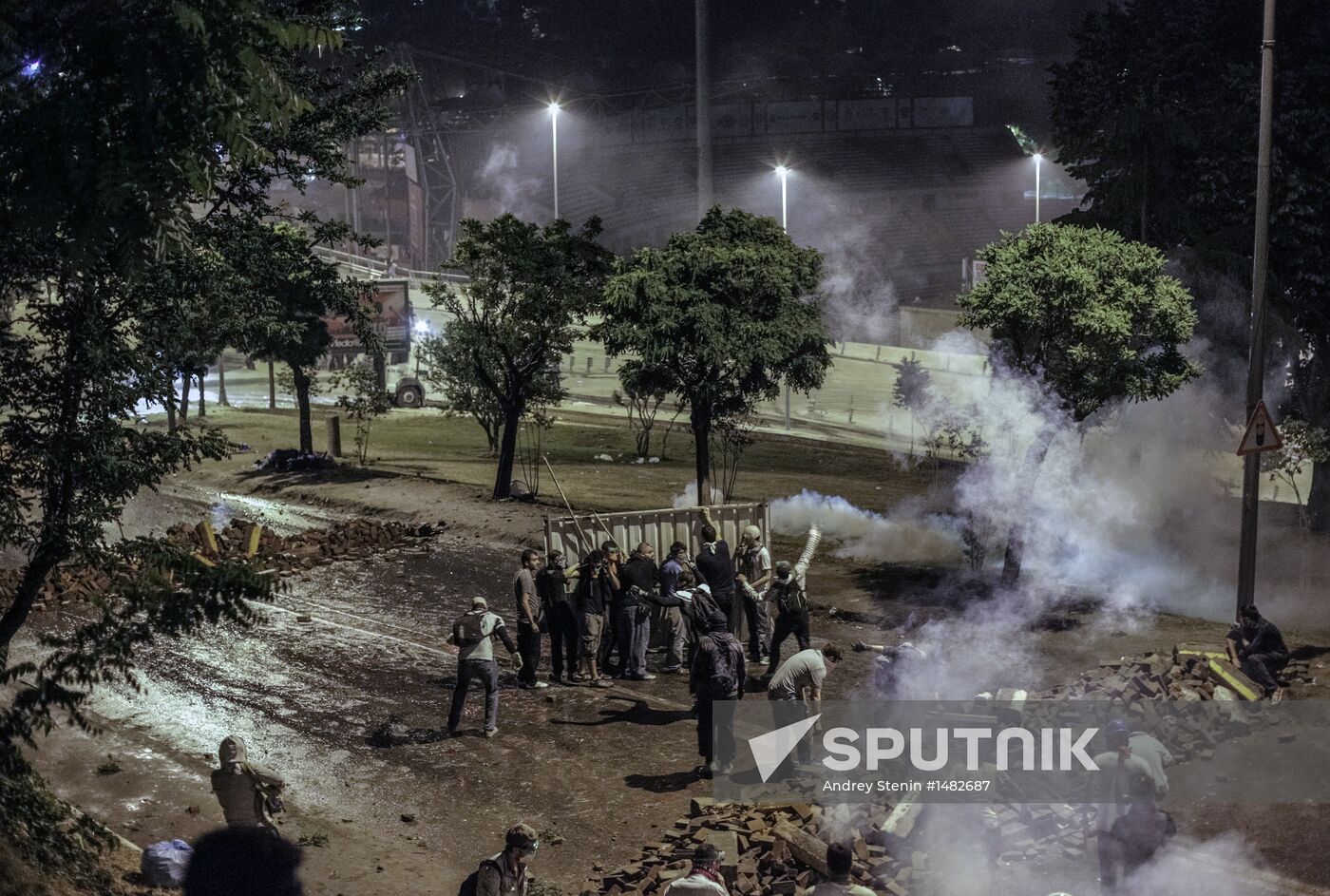 Protesters clash with police in Turkey