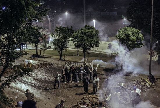 Protesters clash with police in Turkey