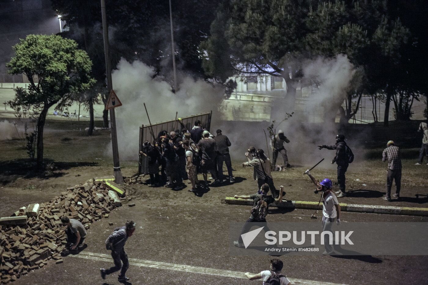 Protesters clash with police in Turkey