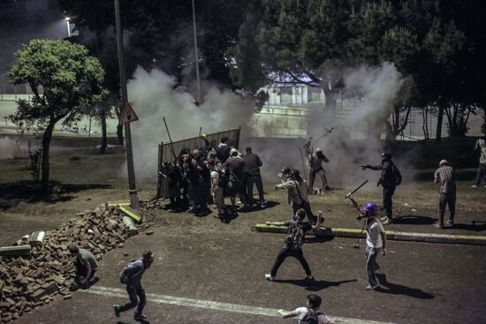 Protesters clash with police in Turkey
