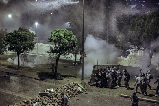 Protesters clash with police in Turkey