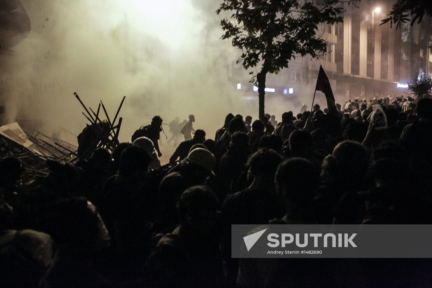 Protesters clash with police in Turkey