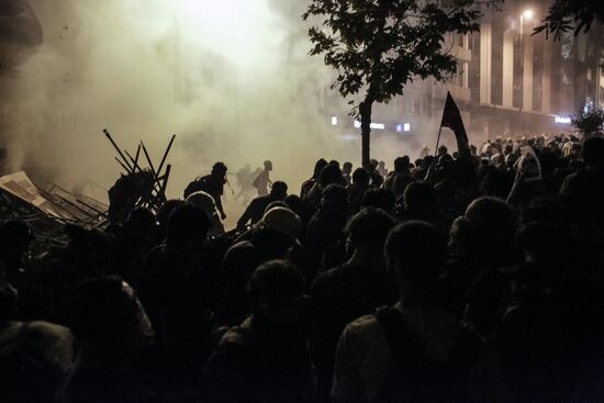 Protesters clash with police in Turkey