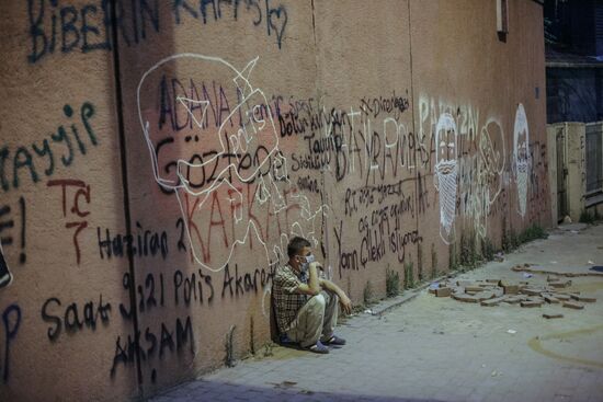 Protesters clash with police in Turkey