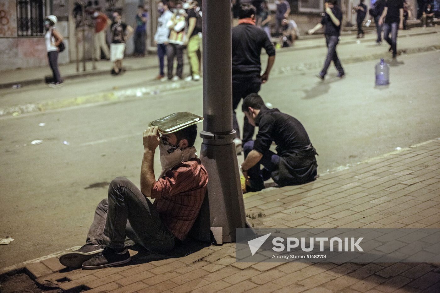 Protesters clash with police in Turkey