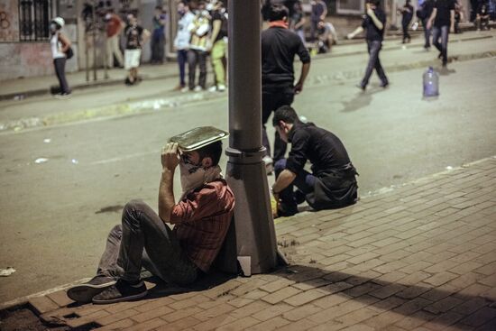 Protesters clash with police in Turkey