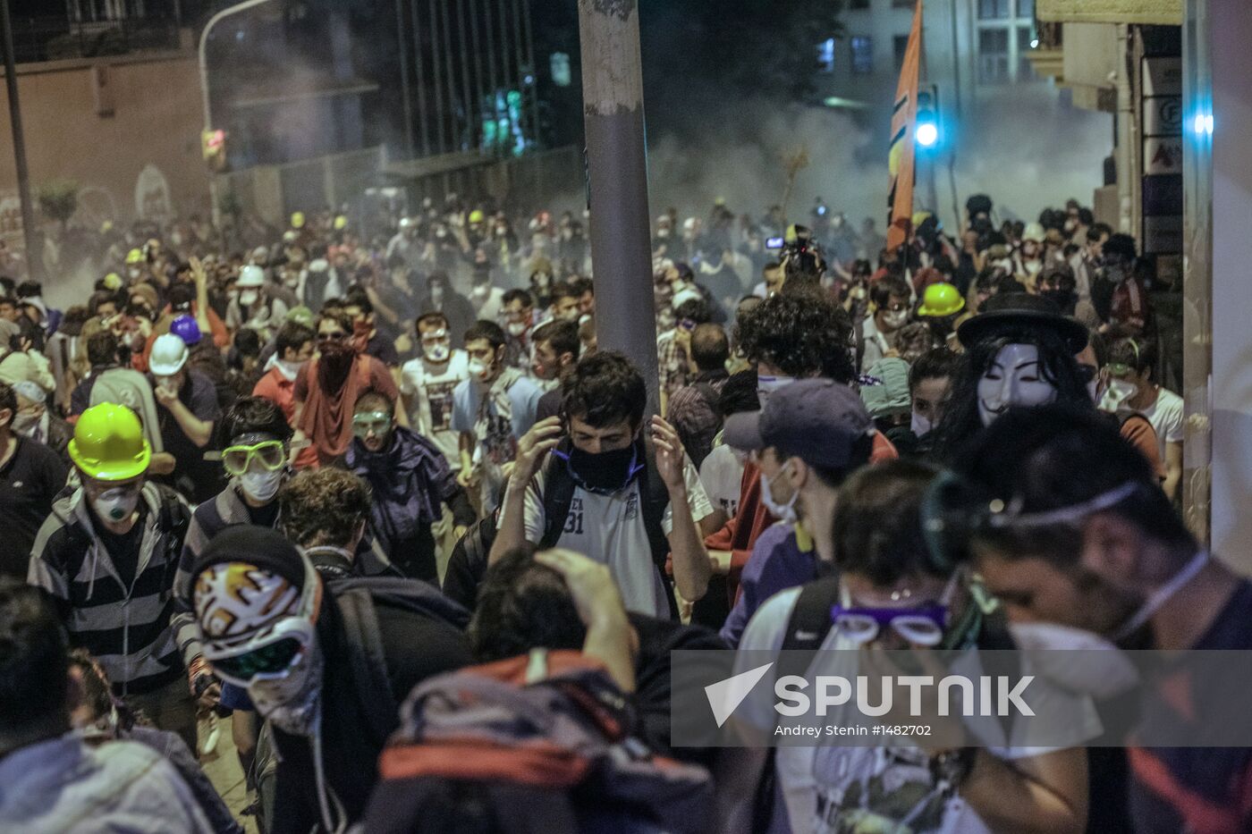 Protesters clash with police in Turkey