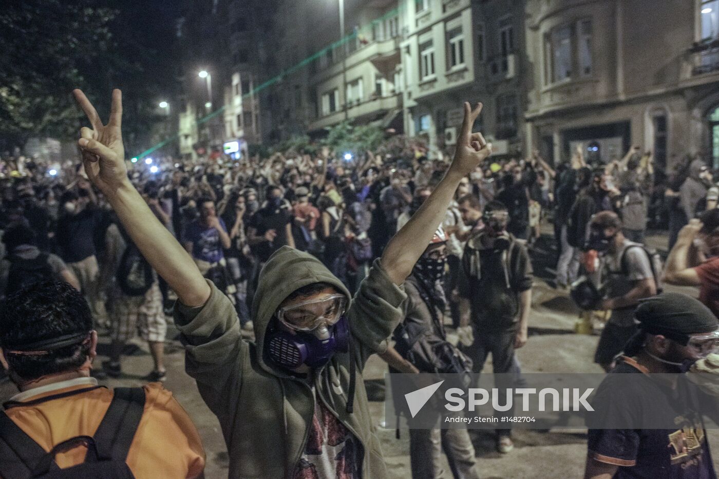 Protesters clash with police in Turkey