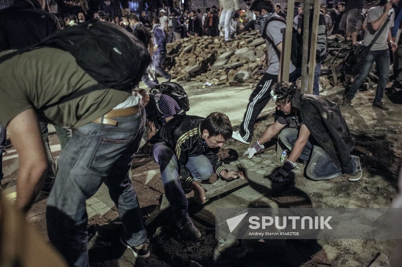 Protesters clash with police in Turkey