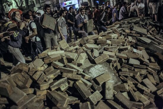 Protesters clash with police in Turkey