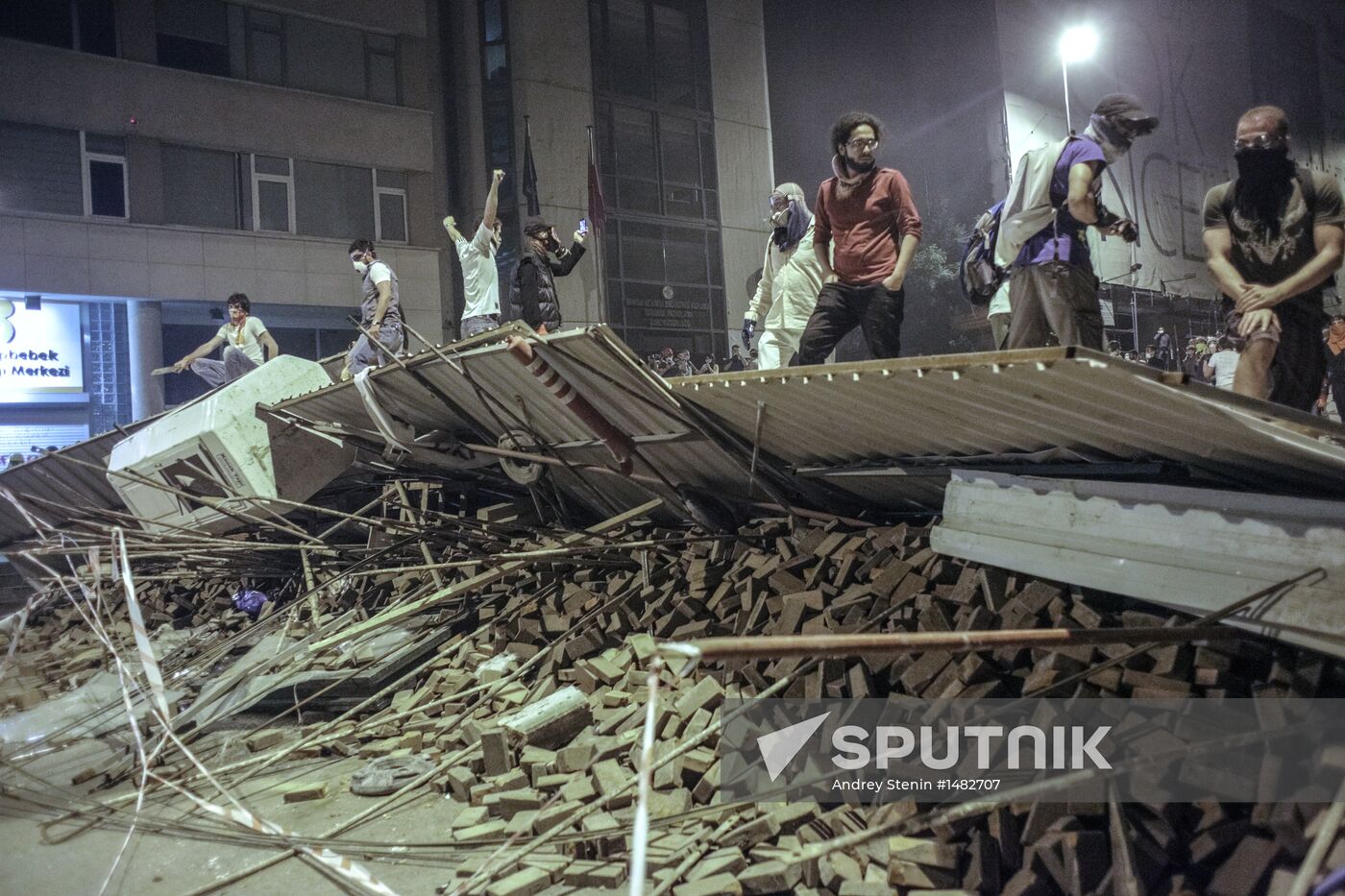 Protesters clash with police in Turkey