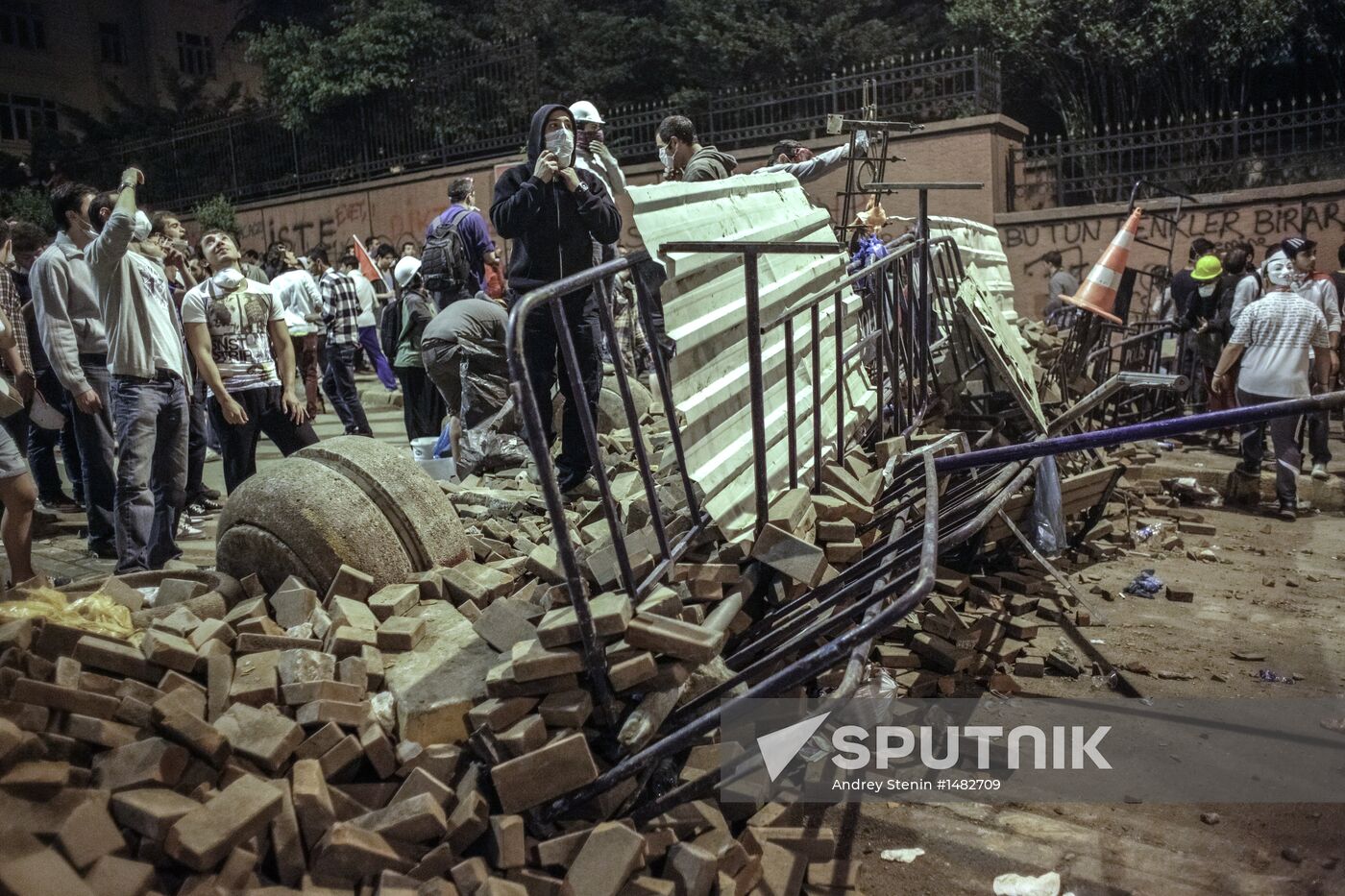 Protesters clash with police in Turkey
