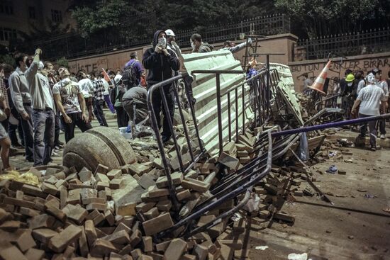 Protesters clash with police in Turkey