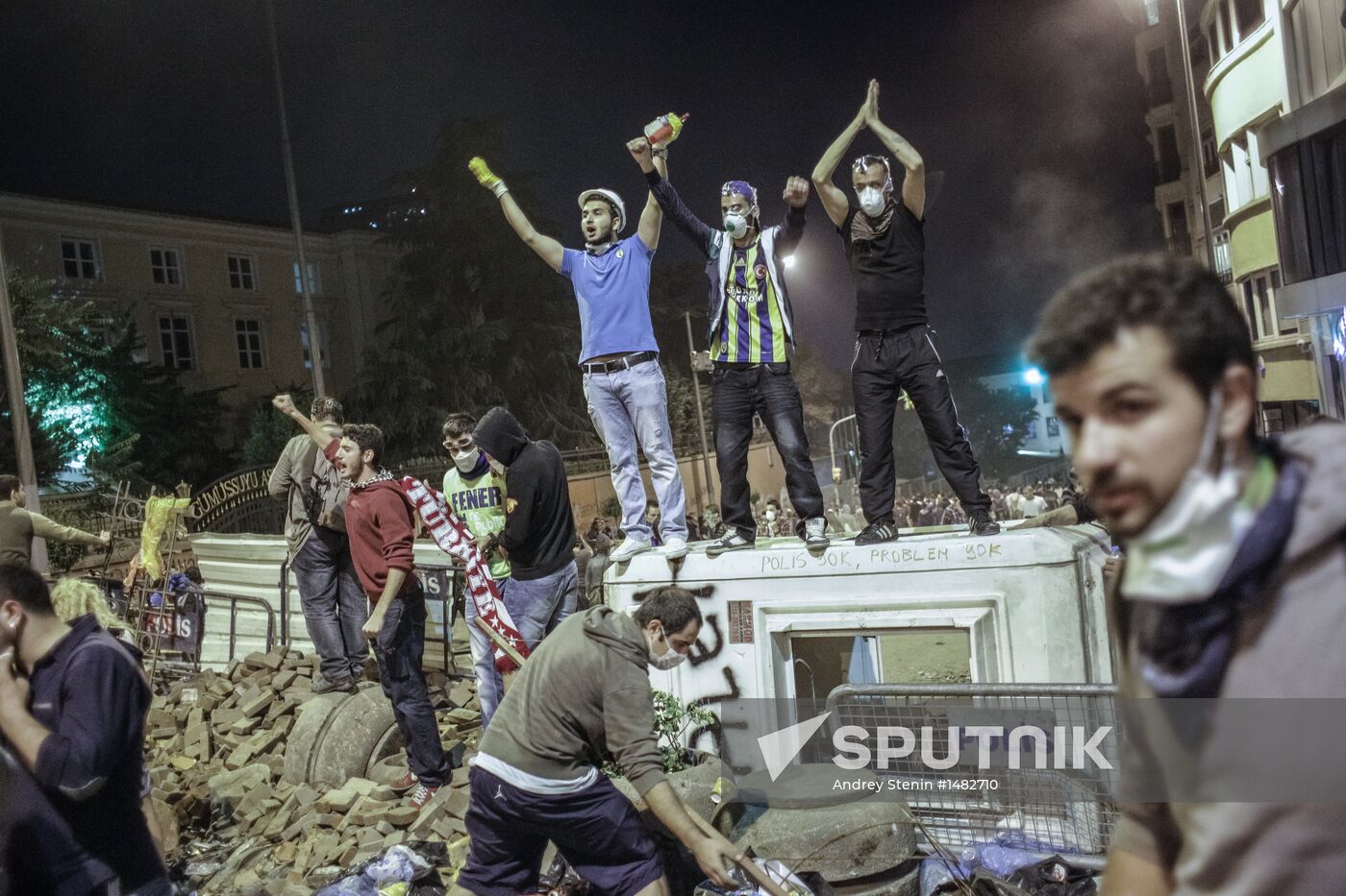 Protesters clash with police in Turkey