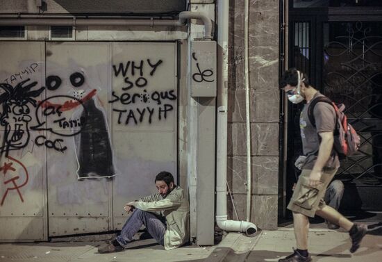 Protesters clash with police in Turkey