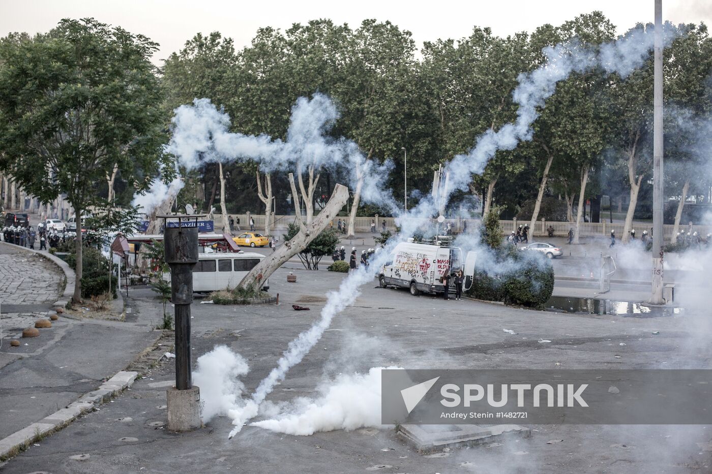 Protesters clash with police in Turkey