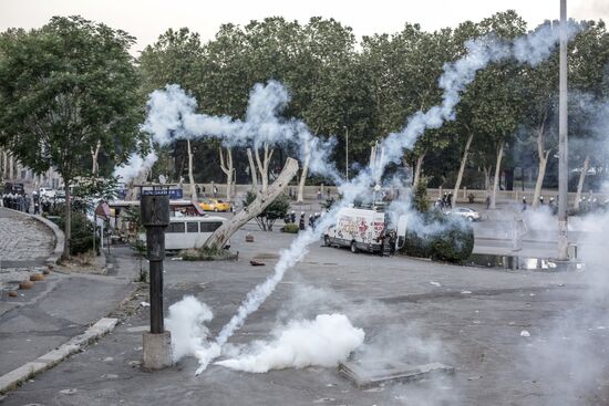 Protesters clash with police in Turkey