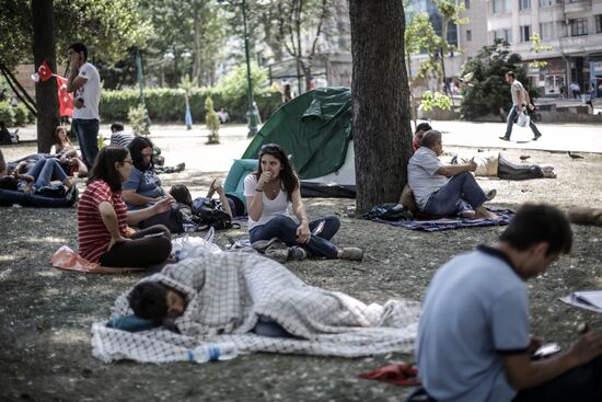 Protesters clash with police in Turkey