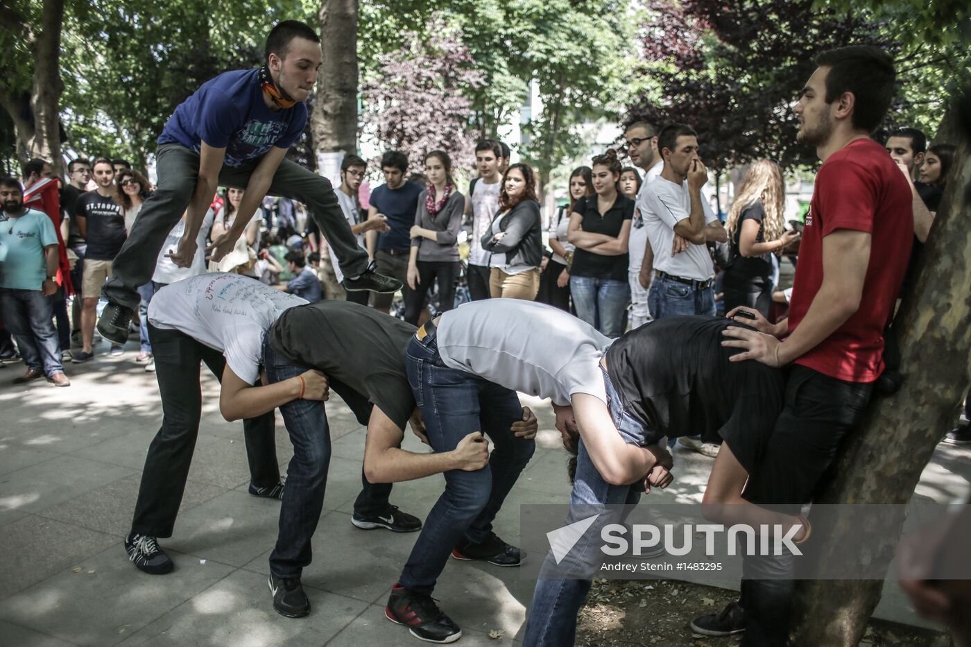 Protesters clash with police in Turkey