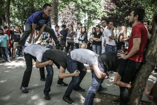 Protesters clash with police in Turkey