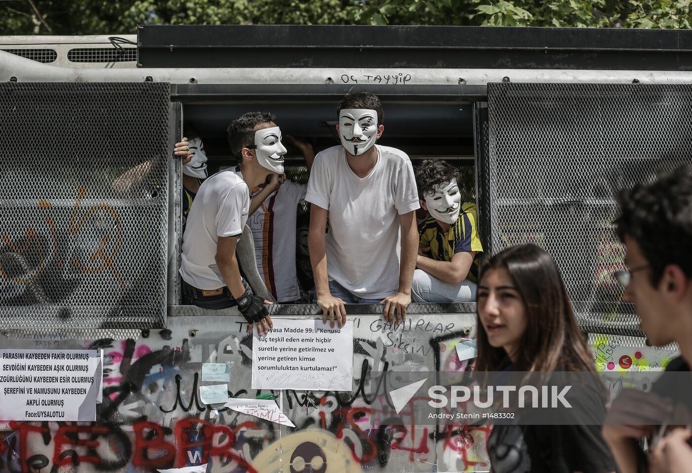 Protesters clash with police in Turkey