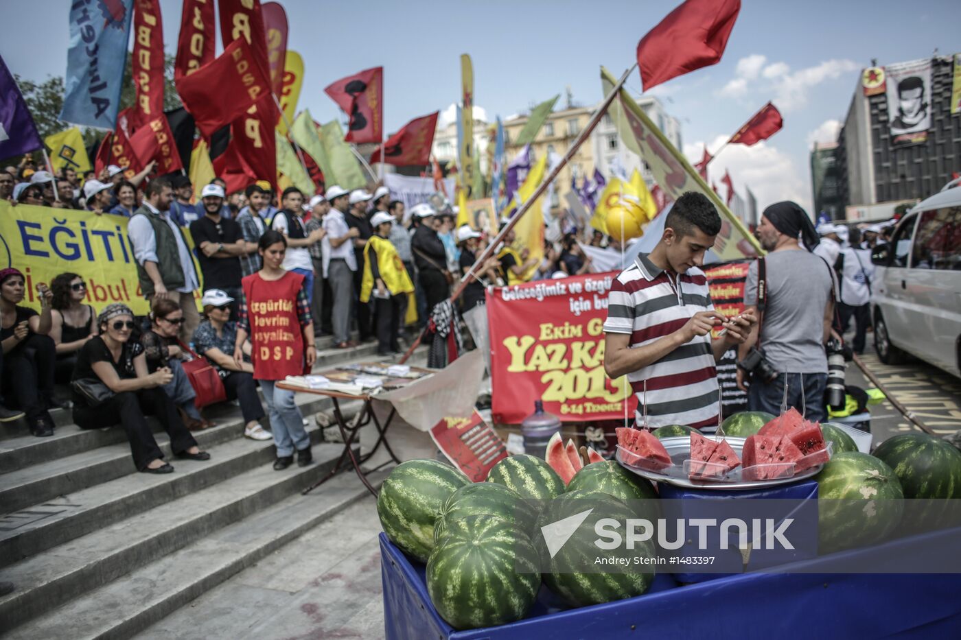 Protesters clash with police in Turkey