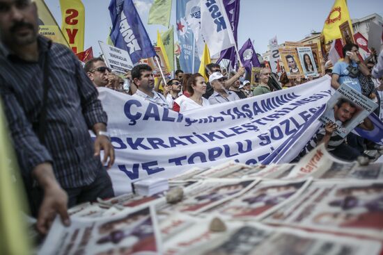 Protesters clash with police in Turkey