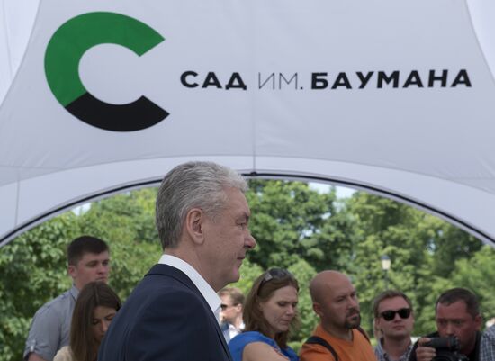 Sergei Sobyanin inspects improvement work in Bauman Garden