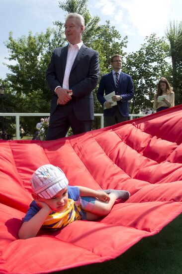 Sergei Sobyanin inspects improvement work in Bauman Garden