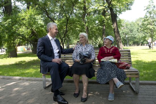 Sergei Sobyanin inspects improvement work in Bauman Garden