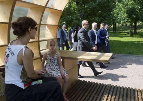 Sergei Sobyanin inspects improvement work in Bauman Garden
