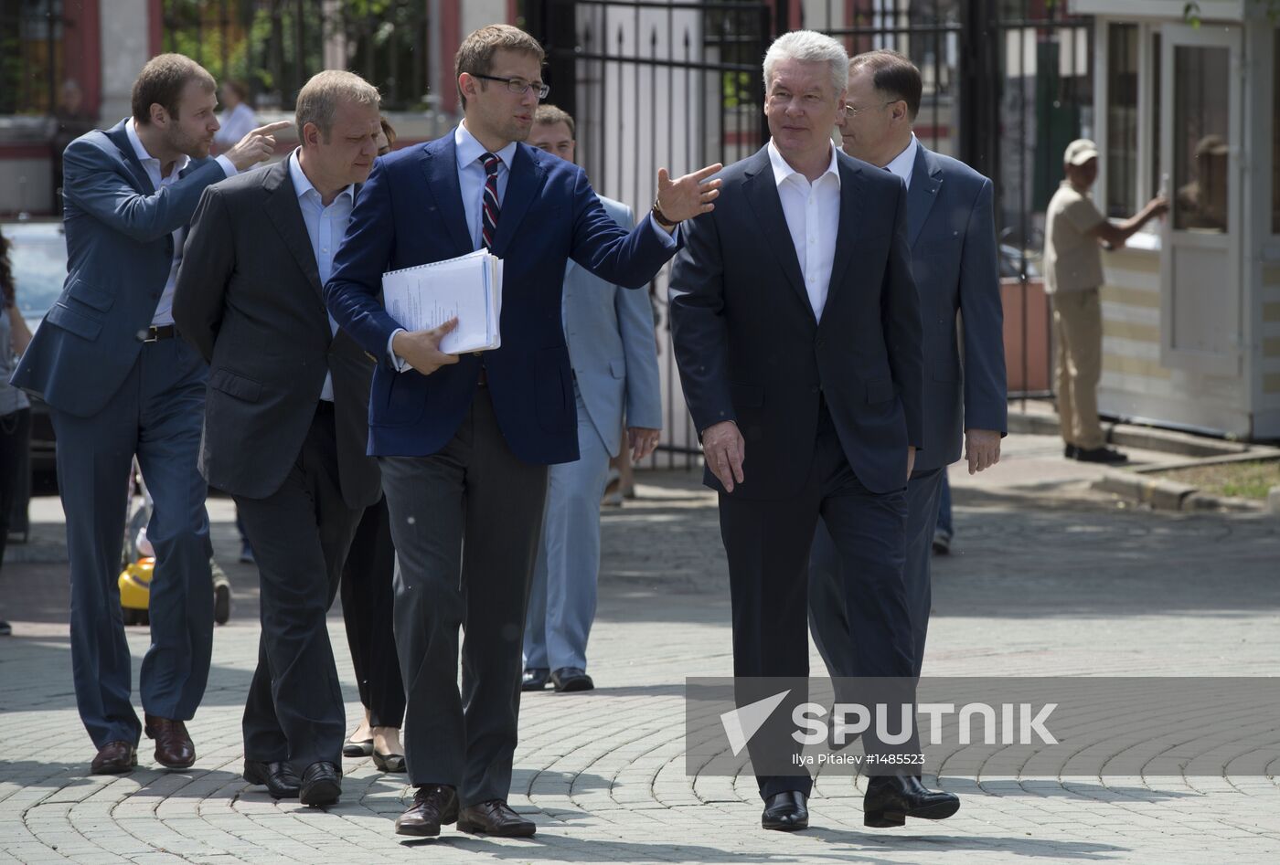 Sergei Sobyanin inspects improvement work in Bauman Garden