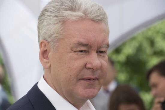 Sergei Sobyanin inspects improvement work in Bauman Garden