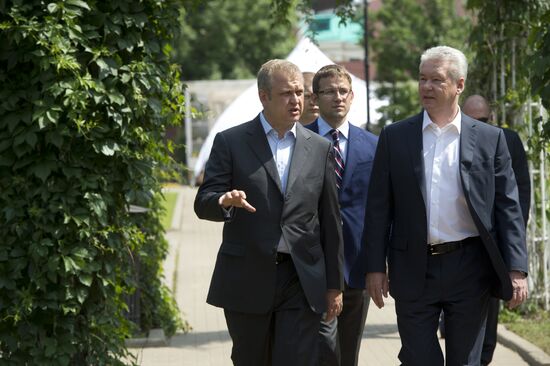 Sergei Sobyanin inspects improvement work in Bauman Garden