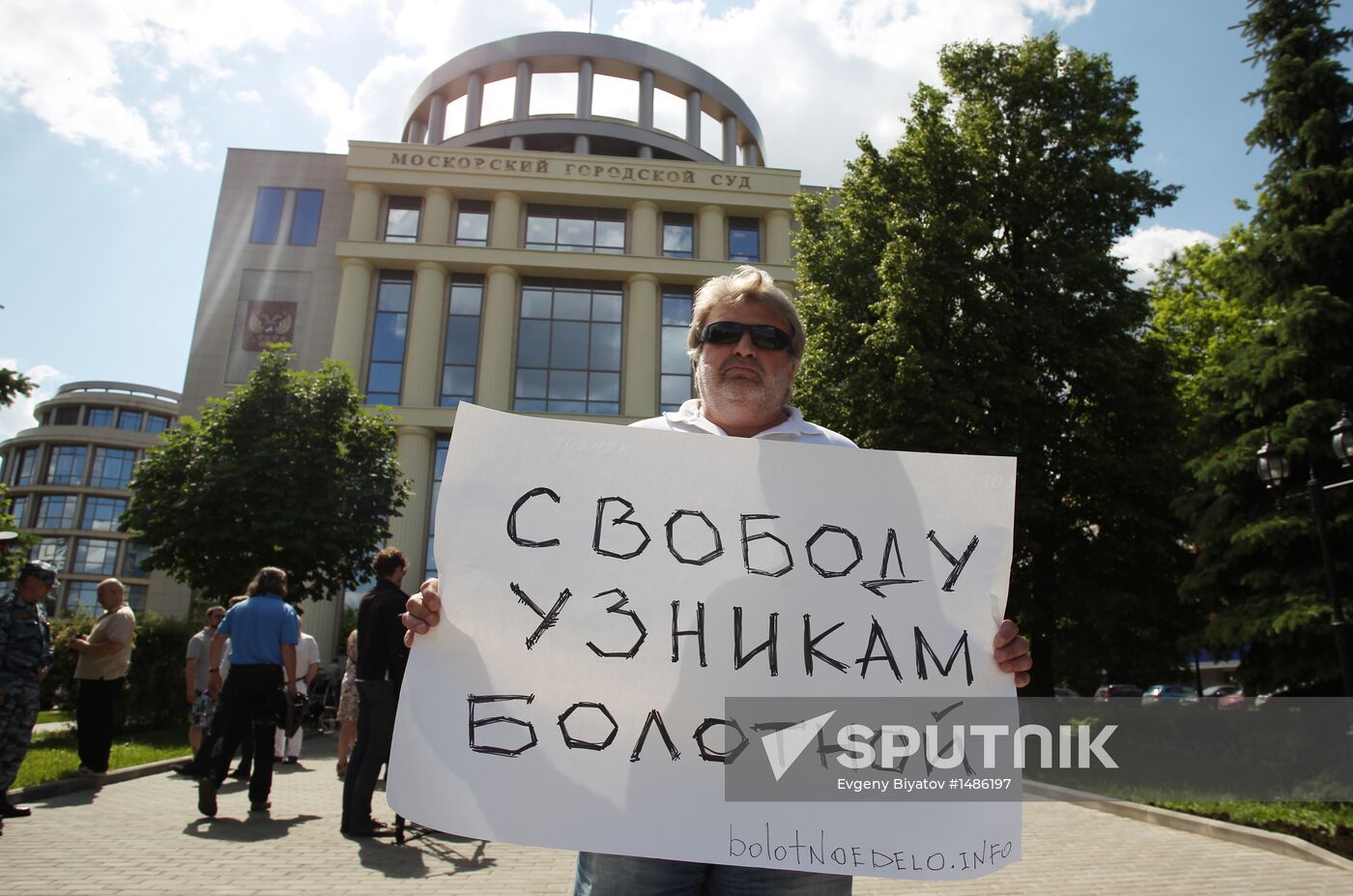 Picket in support of May 6 case defendants in Moscow