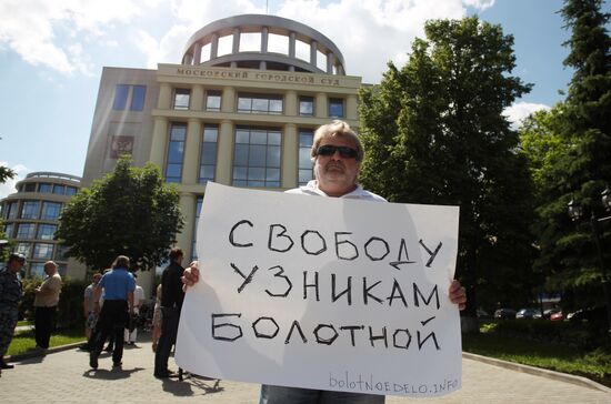 Picket in support of May 6 case defendants in Moscow
