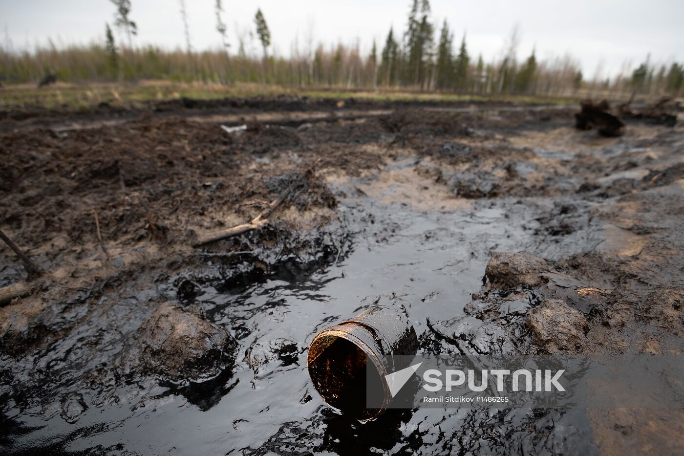 Oil spills at Mamontovskoye oil field in Khanty-Mansi Okrug