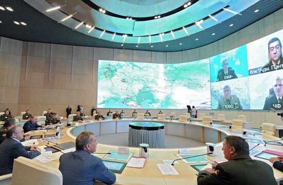 Vladimir Putin visits main command center, Russian armed forces