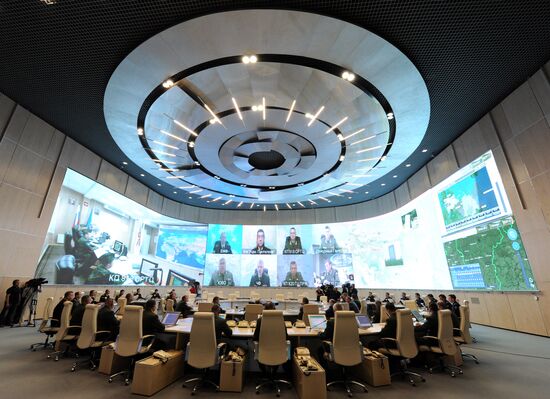 Vladimir Putin visits main command center, Russian armed forces