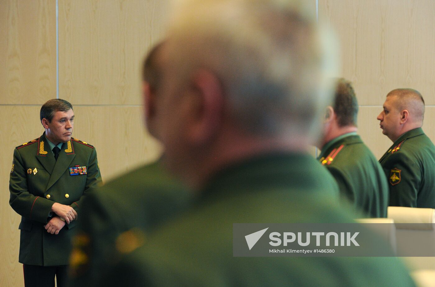 Vladimir Putin visits main command center, Russian armed forces