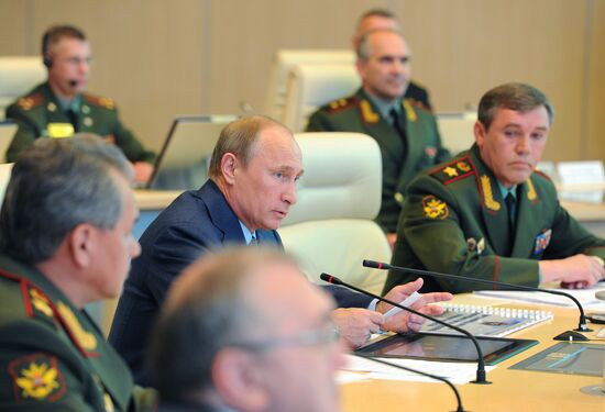 Vladimir Putin visits main command center, Russian armed forces