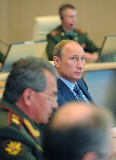 Vladimir Putin visits main command center, Russian armed forces
