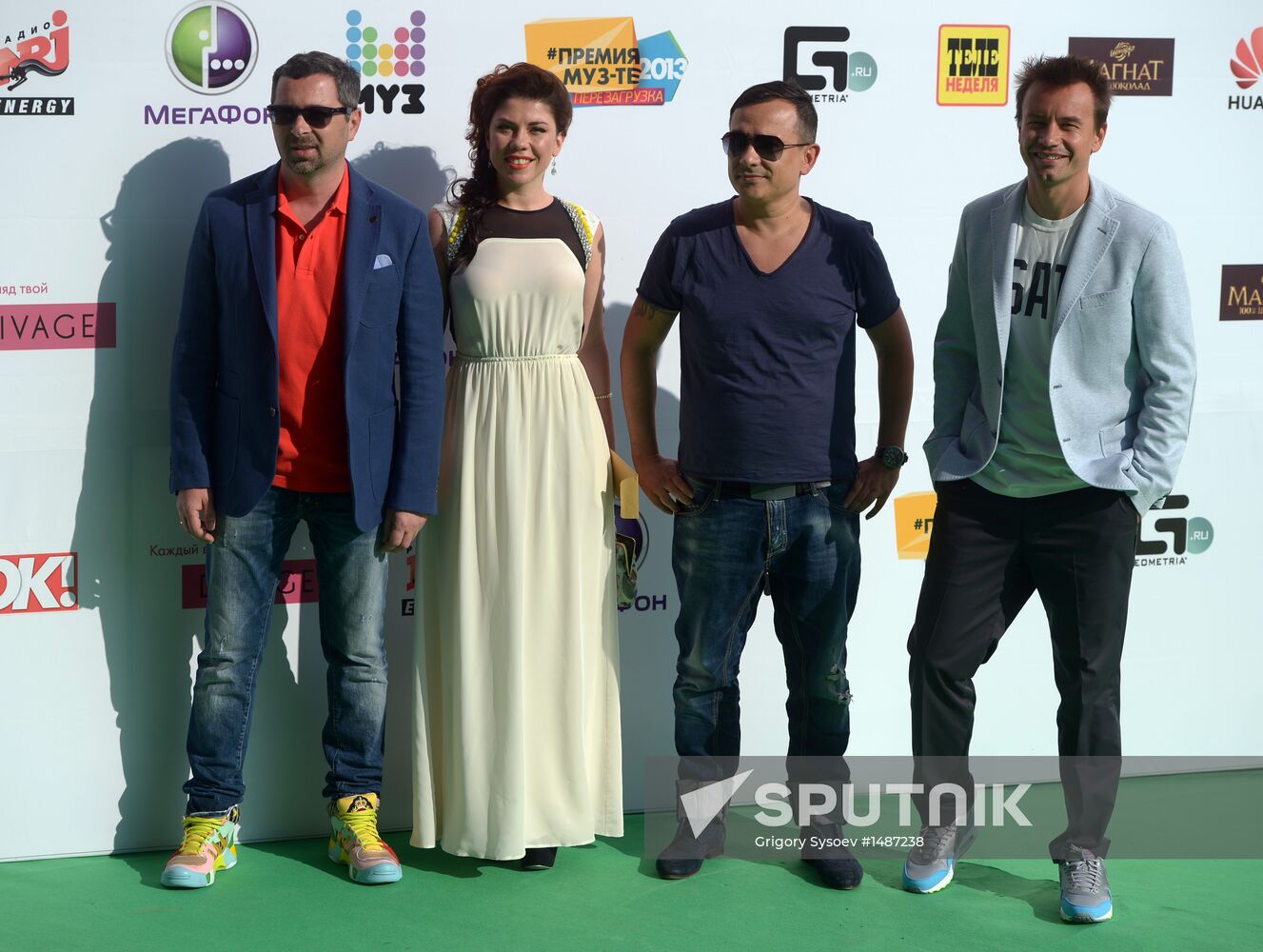 11th popular music awards Muz-TV 2013